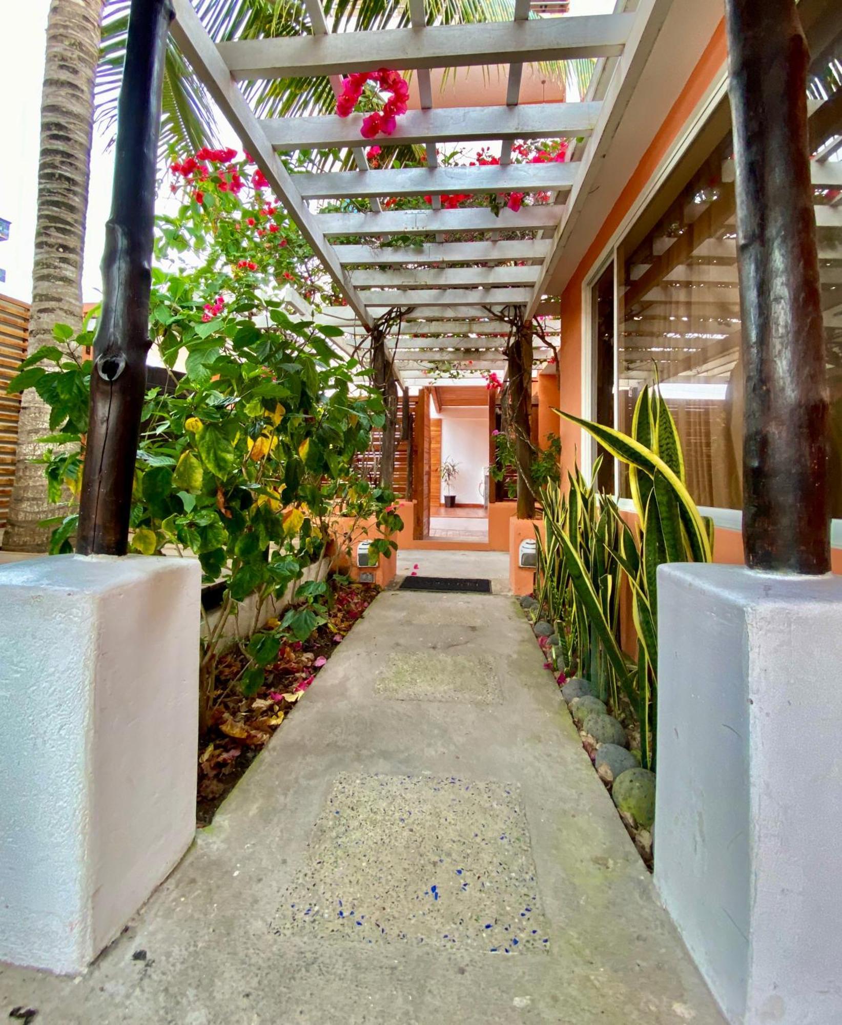 Torre Mar Galapagos Boutique Suites プエルトアヨラ エクステリア 写真